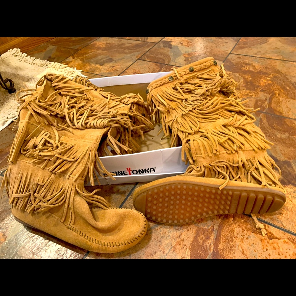 Minnetonka fringe mid calf boots